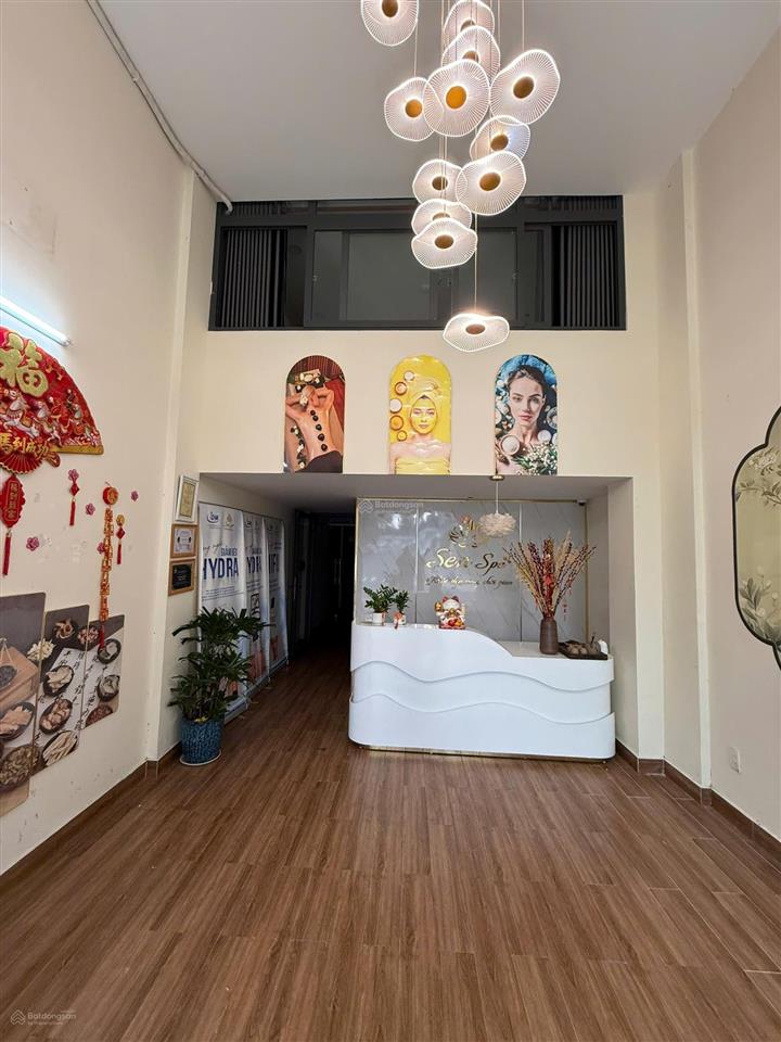 Bán nhà mới, vị trí kinh doanh đắc địa đối diện khu căn hộ sky view kết hợp với tuyến metro số 5