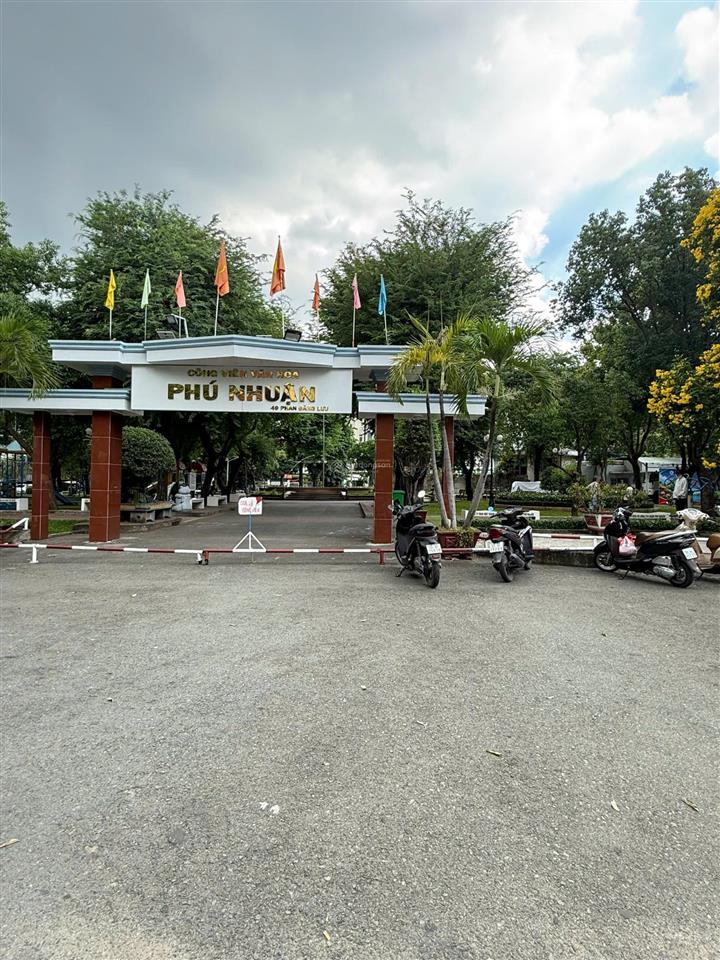 Đối diện công viên phan đăng lưu 78m xe hơi tới nhà nhà có kết cấu mua vị trí, tạo giá trị