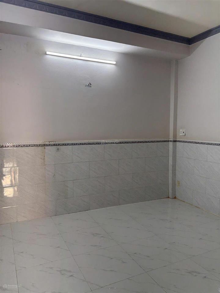 Căn góc gần mặt tiền đường và hẻm xe hơi, thoáng mát ko quy hoạch, diện tích 54m2. nhà mới shr