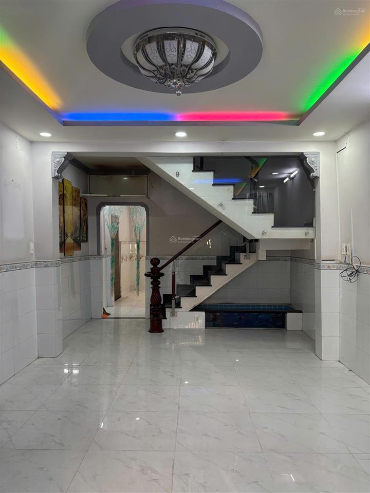Căn góc gần mặt tiền đường và hẻm xe hơi, thoáng mát ko quy hoạch, diện tích 54m2. nhà mới shr