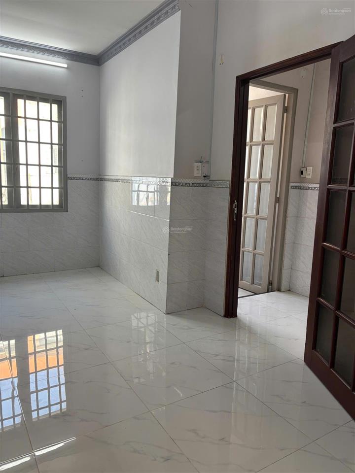 Căn góc gần mặt tiền đường và hẻm xe hơi, thoáng mát ko quy hoạch, diện tích 54m2. nhà mới shr