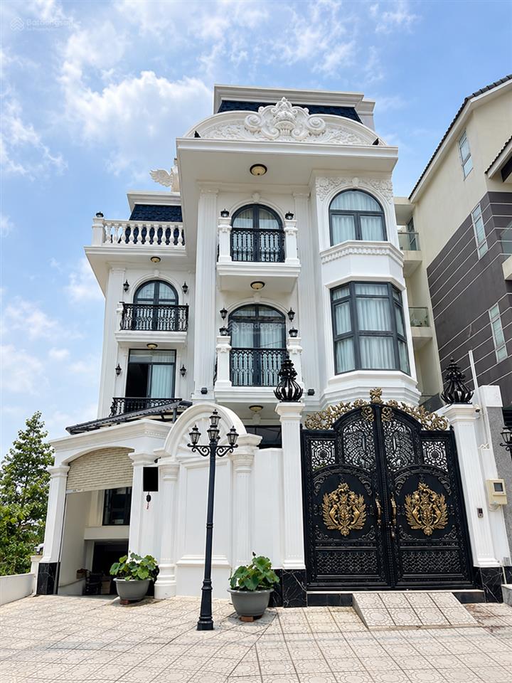 Biệt thự góc (9m x 19.5m), nội thất cao cấp, có thang máy, có hầm xe ô tô. giá tốt khu vực