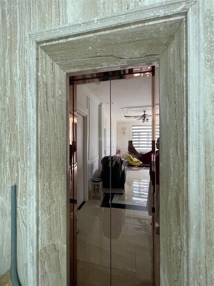 Biệt thự góc (9m x 19.5m), nội thất cao cấp, có thang máy, có hầm xe ô tô. giá tốt khu vực