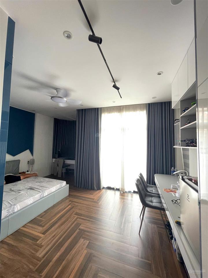 Biệt thự góc (9m x 19.5m), nội thất cao cấp, có thang máy, có hầm xe ô tô. giá tốt khu vực