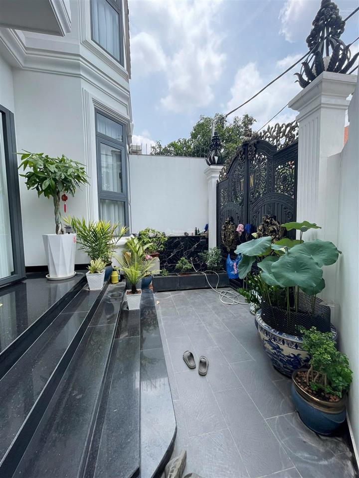 Biệt thự góc (9m x 19.5m), nội thất cao cấp, có thang máy, có hầm xe ô tô. giá tốt khu vực