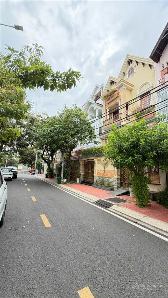 Biệt thự có hồ bơi sân vườn khu cao lỗ quận 8. gần tttm parc mall, nội thất cao cấp