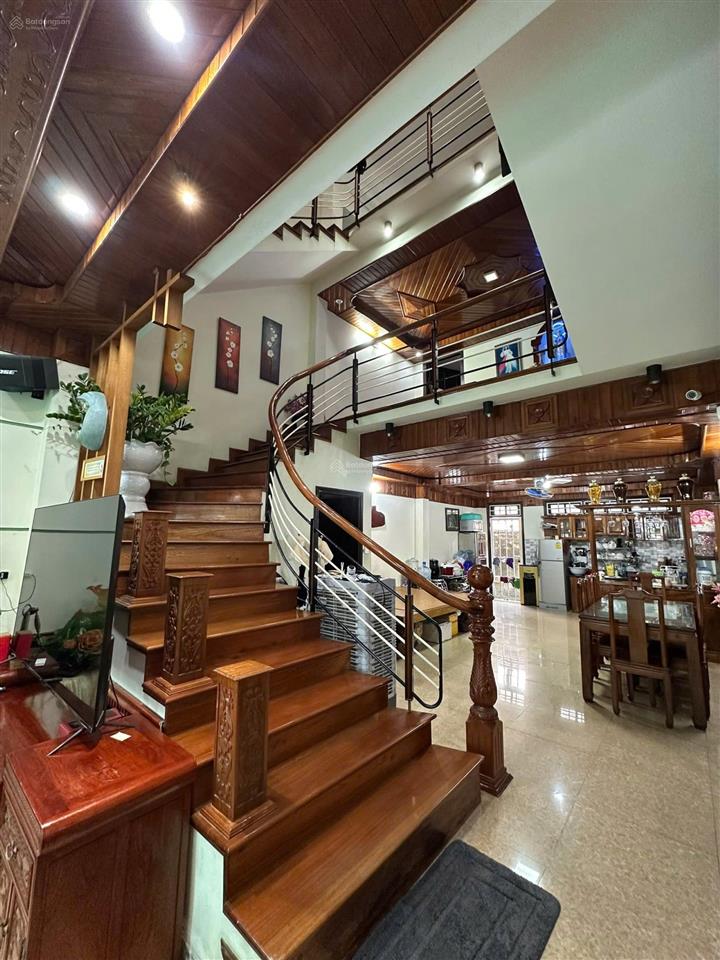 Nhà mt full gỗ đẹp phường khuê trung vị trí siêu đẹp