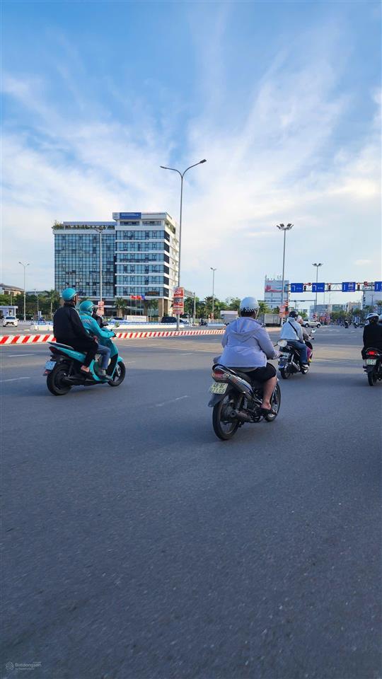 Nhà mt nguyễn hữu thọ vị trí kinh doanh giá siêu tốt bán gấp