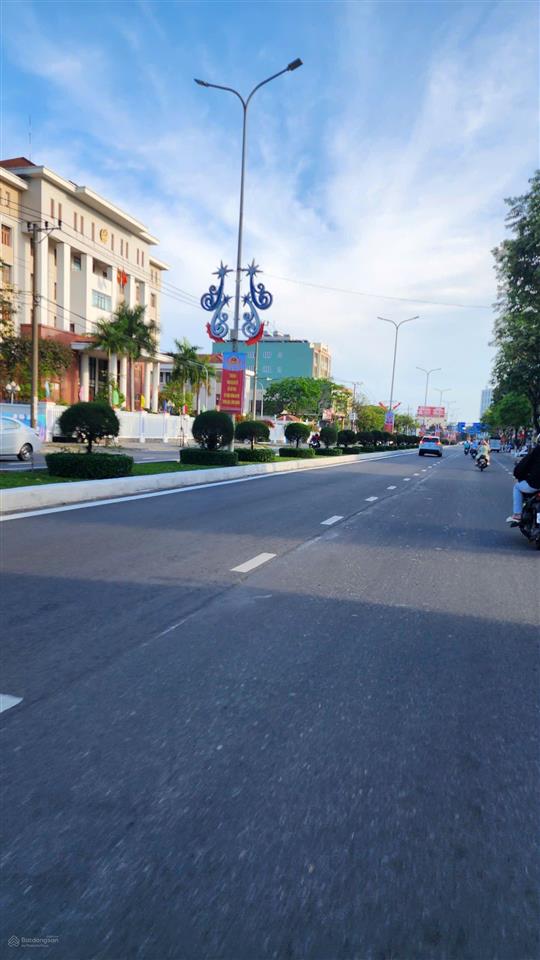 Nhà mt nguyễn hữu thọ vị trí kinh doanh giá siêu tốt bán gấp