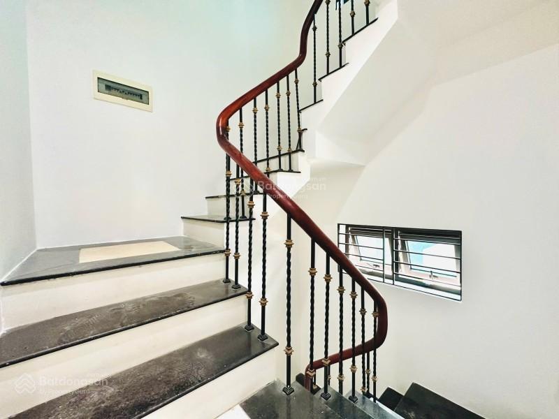 Nhà mới gần hồ phương mai, ô tô vào nhà, 7 tầng thang máy, chỉ nhỉnh 24 tỷ.