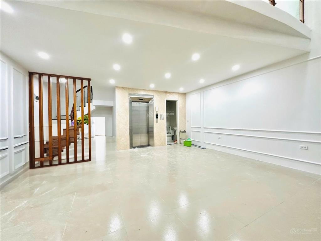 Nhà mới gần hồ phương mai, ô tô vào nhà, 7 tầng thang máy, chỉ nhỉnh 24 tỷ.