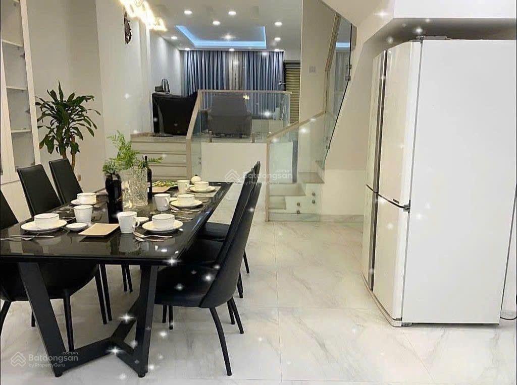 Nhà nguyên căn 4pn full nt ngay lê quang định