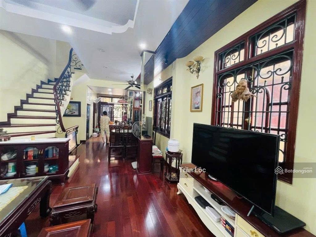 Nhỉnh 20 tỷ. chính chủ bán nhà riêng 5 tầng chùa láng, huỳnh thúc kháng, đống đa, hà nội.