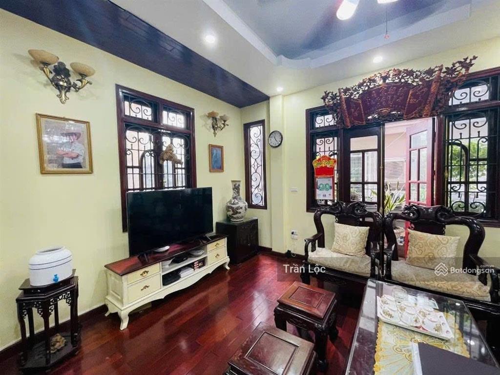 Nhỉnh 20 tỷ. chính chủ bán nhà riêng 5 tầng chùa láng, huỳnh thúc kháng, đống đa, hà nội.