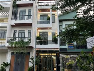 Chính chủ nhờ bán nhà mặt phố nguyễn thị định gần đỗ quang, hoàng ngân, trung hòa. giá nhỉnh 30 tỷ