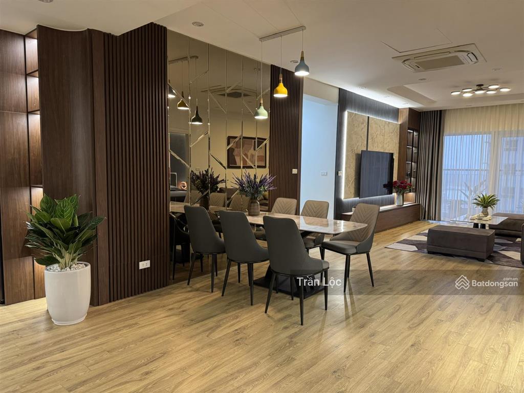 Chính chủ cần bán nhà mặt phố thành thái gần trần thái tông, khúc thừa dụ, công viên. giá 90 tỷ