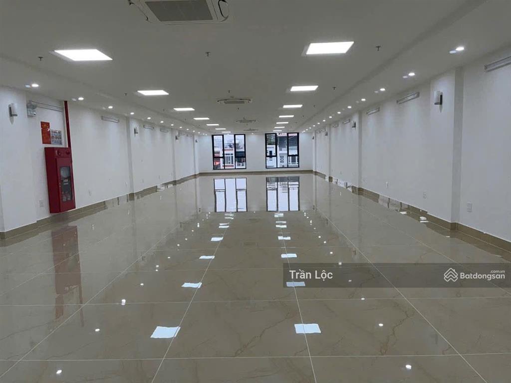 Nhỉnh 90 tỷ. chính chủ bán nhà mặt phố trung hòa, vũ phạm hàm, trung kính, yên hòa, cầu giấy.
