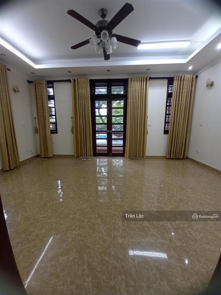 Gia đình cần bán nhà mặt phố nguyễn thị định, hoàng ngân, trung hòa, cầu giấy.