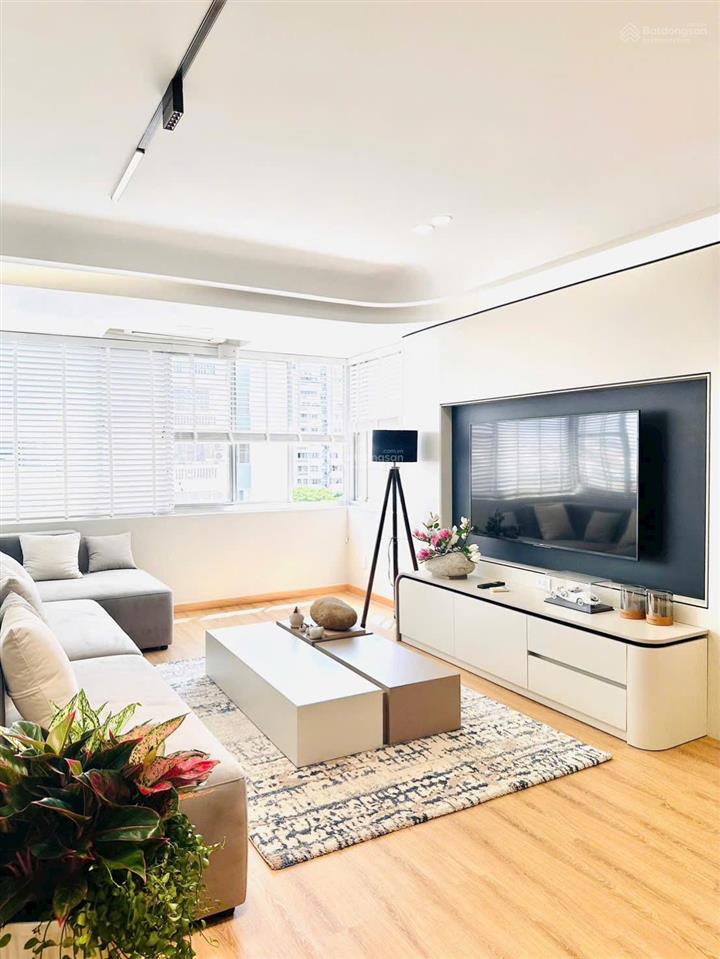 Bán căn hộ mỹ khánh 3pn 113m2 chỉ 9,5 tỷ sẵn hdt 33tr full nội thất.  lan 0906 743 ***