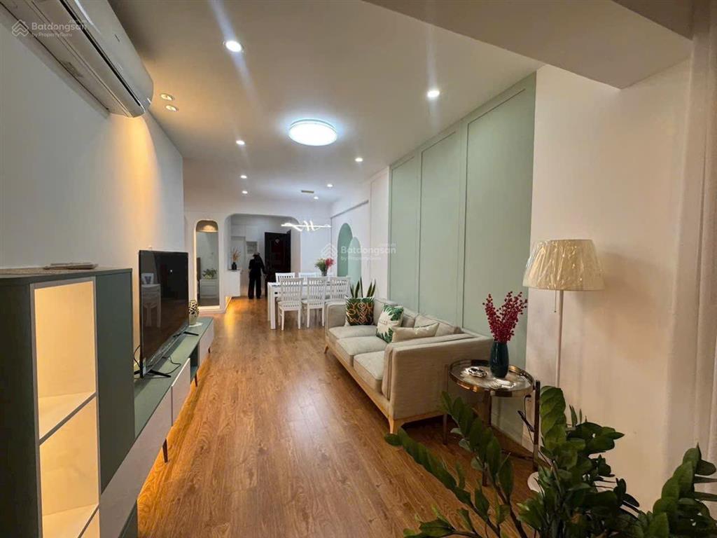 Bán căn hộ mỹ khánh 3pn 113m2 đầy đủ nội thất nhà mới 10 tỷ thương lượng.  lan 0906 743 ***