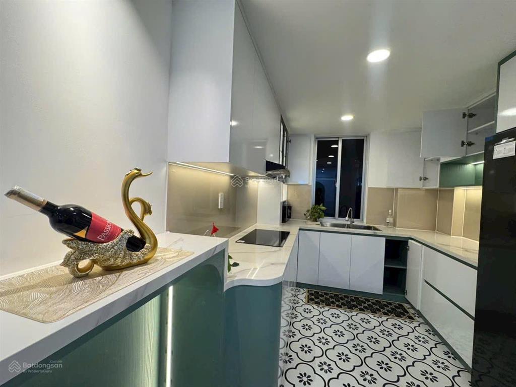 Bán căn hộ mỹ khánh 3pn 113m2 đầy đủ nội thất nhà mới 10 tỷ thương lượng.  lan 0906 743 ***