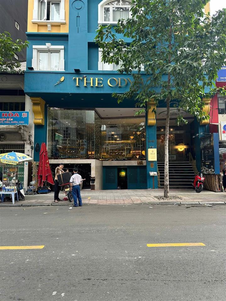 Bán gấp toà nhà cửu long tân bình (8x18m hầm 5 tầng) hđt 135 triệu  giá bán 40 tỷ