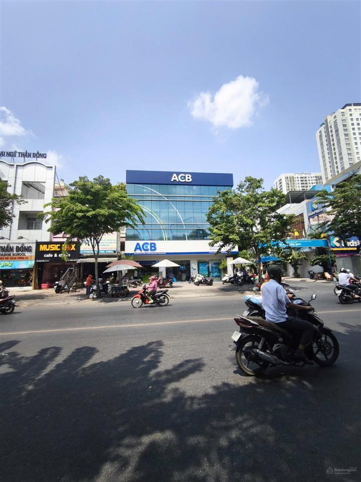 Bán gấp nhà mặt tiền ngay cmt8 quận 3 ( 11,8x22m nở hậu) 3 tầng hđt 220 triệu  giá 99 tỷ