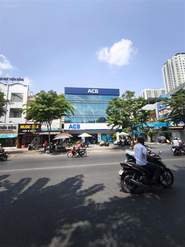 Bán gấp nhà mặt tiền ngay cmt8 quận 3 ( 11,8x22m nở hậu) 3 tầng hđt 220 triệu  giá 99 tỷ