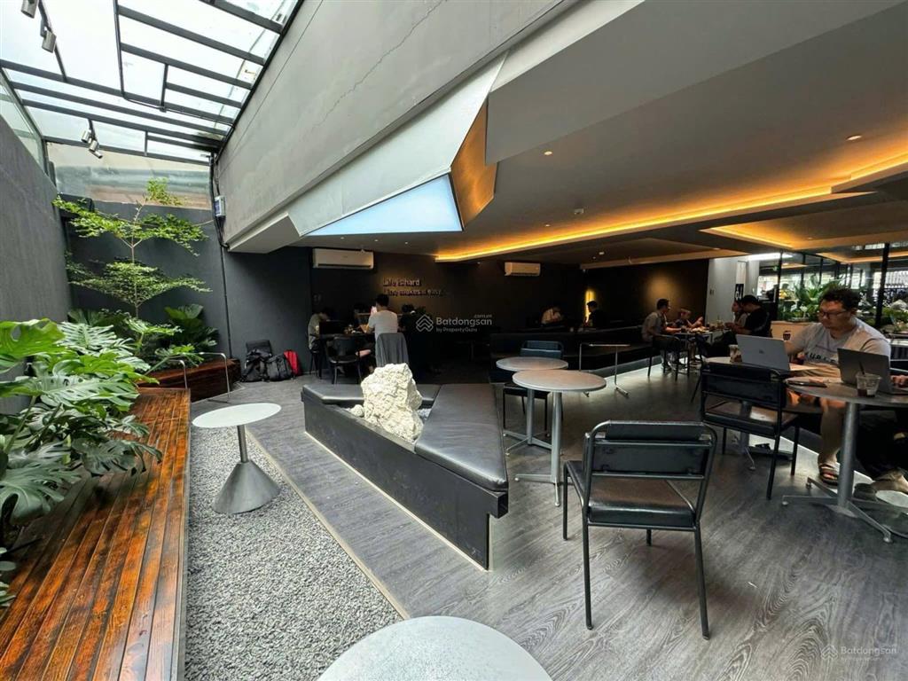 Bán gấp nhà mặt tiền trần quang khải, quận 1. ngang 13m. hầm 7 tầng. hđt 420 triệu. giá 93 tỷ