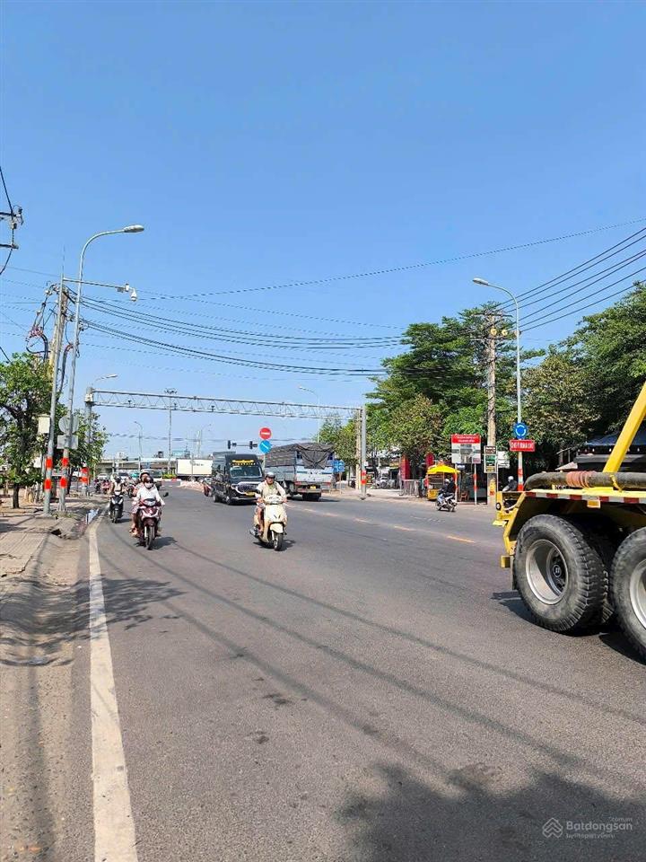 Đất full thổ  mặt tiền đường  nguyễn duy trinh  phú hữu (cũ)  27x23  chỉ 100tr/m