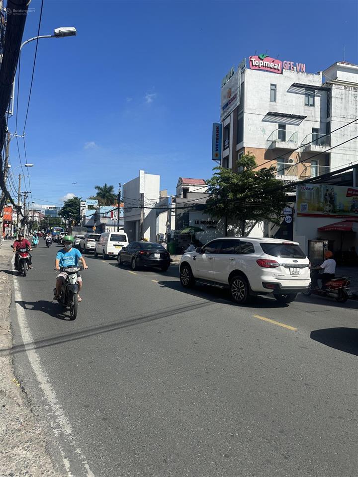 Ngay lê văn việt  cạnh vincom quận 9  hiệp phú (cũ)  13,5x30  nhà trệt vườn