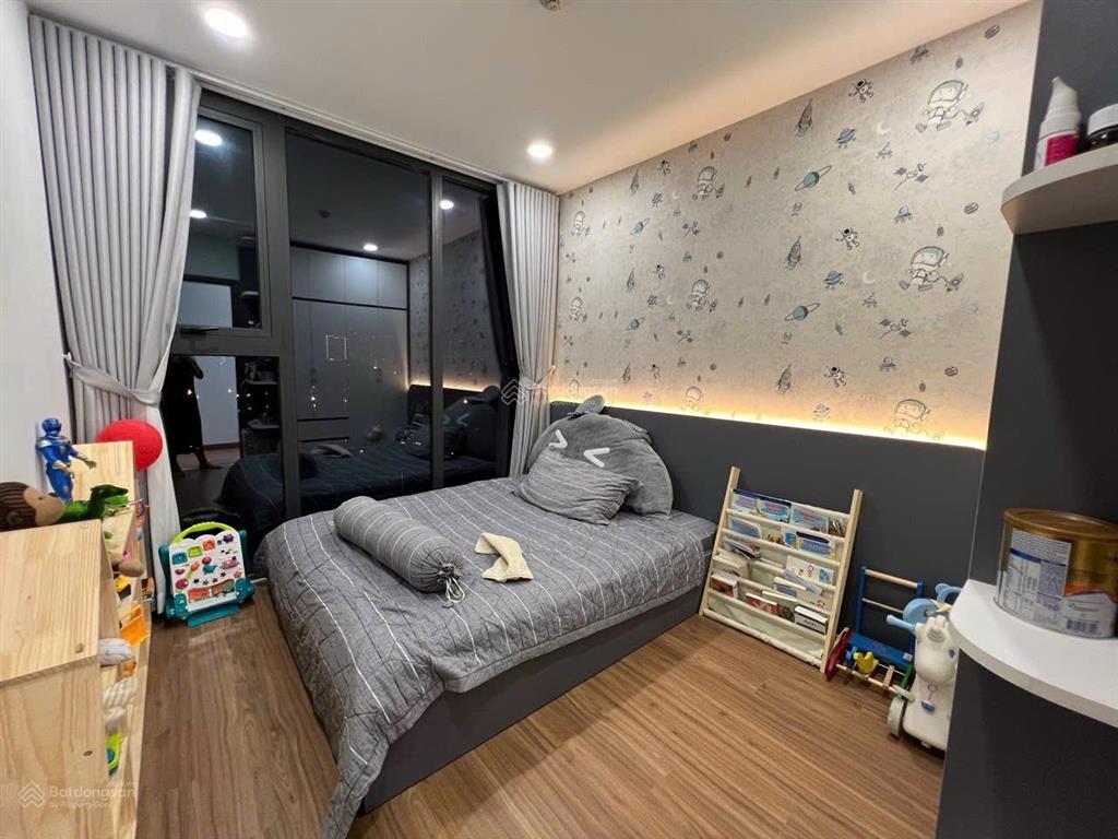 Em cần bán ch eco green 2pn full nt giá 5.9 tỷ, 3pn 80m2 giá 6.8 tỷ  em phi xem nhà ạ