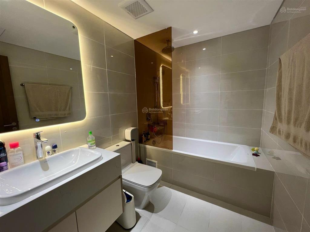 Em cần bán ch eco green 2pn full nt giá 5.9 tỷ, 3pn 80m2 giá 6.8 tỷ  em phi xem nhà ạ