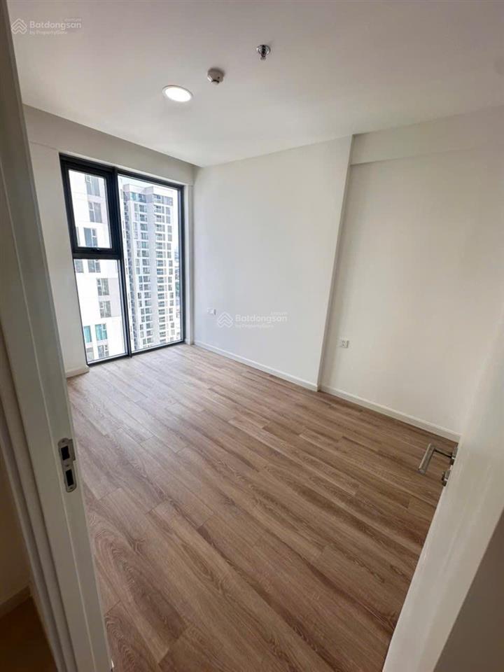 Chính chủ cho thuê căn hộ 3pn urban green, nhà ntcb giá 15 triệu thương lượng  e phi