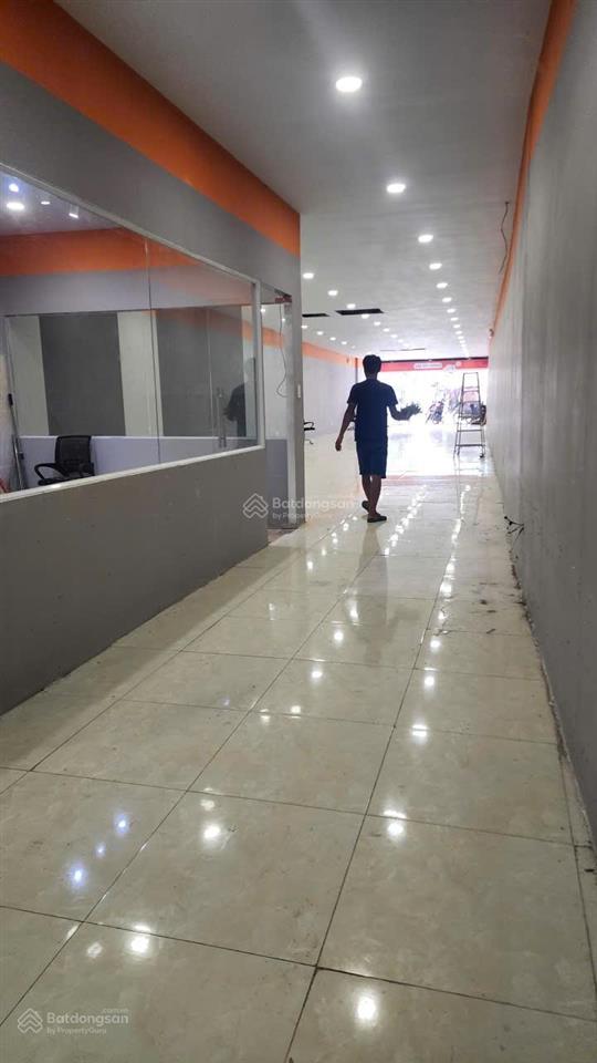 Cho thuê mt đường nguyễn thị thập, dt 400m2. tiện kinh doanh