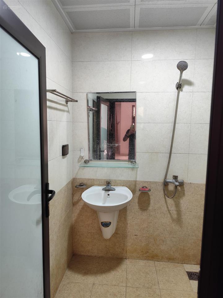 Cho thuê nhà riêng nguyên căn 35m2 x 5 tầng phố trung kính