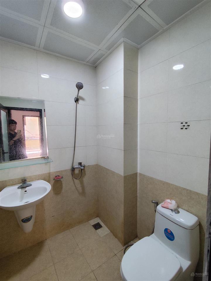 Cho thuê nhà riêng nguyên căn 35m2 x 5 tầng phố trung kính