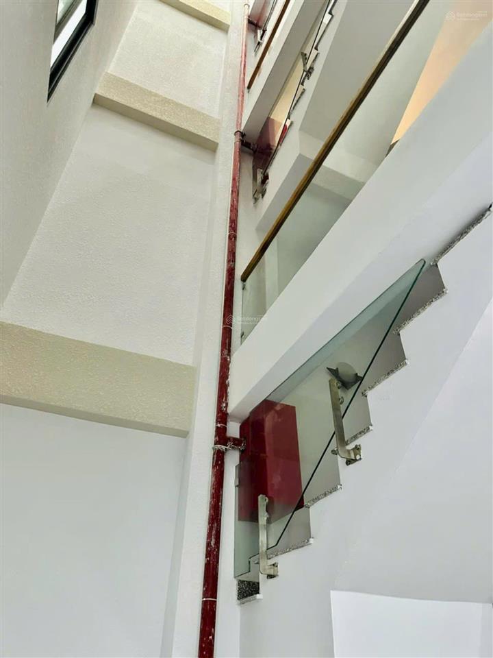 Cho thuê nguyên căn nhà 439 cộng hòa, tân bình, 12mx28m, 3 lầu, giá chỉ 130 triệu/tháng