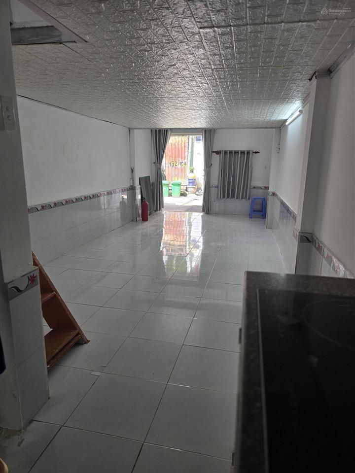 Cho thuê phòng trọ rộng 40m2 có gác lửng, lối đi riêng