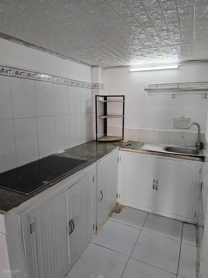 Cho thuê phòng trọ rộng 40m2 có gác lửng, lối đi riêng