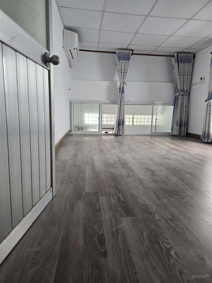 Cho thuê phòng trọ rộng 40m2 có gác lửng, lối đi riêng