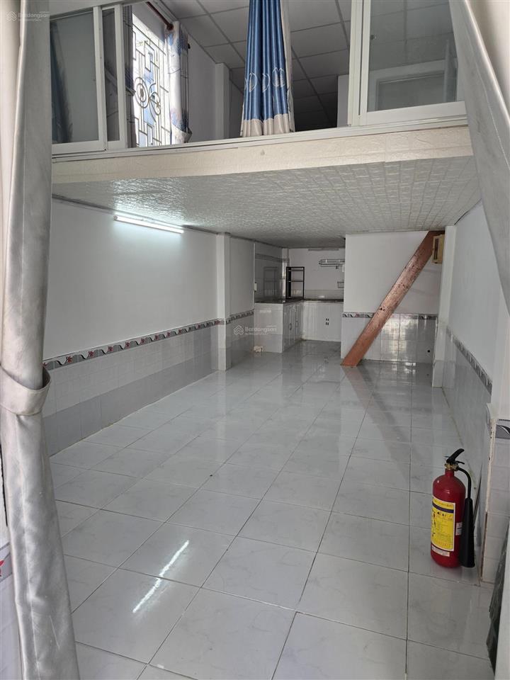 Cho thuê phòng trọ rộng 40m2 có gác lửng, lối đi riêng