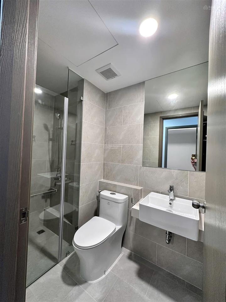 Bán căn 59m2 full nội thất như ảnh + view quận 1 + giá 2.8 tỷ (102%) sổ hồng sẵn