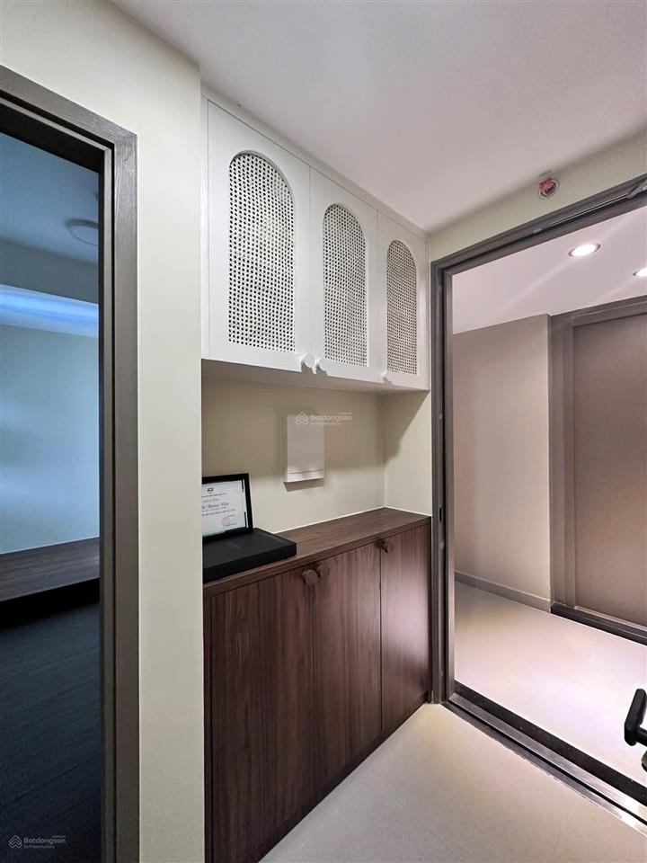 Bán căn 59m2 full nội thất như ảnh + view quận 1 + giá 2.8 tỷ (102%) sổ hồng sẵn