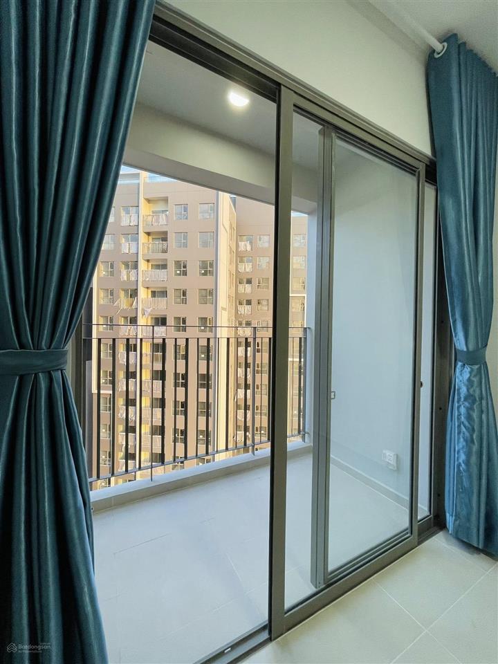 Bán căn 85m2 sổ hồng sẵn + view hồ bơi + giá 3.850 tỷ (102%) + tặng nội thất và máy lạnh