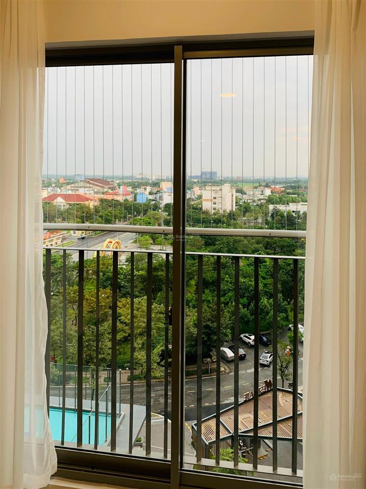 Bán căn 59m2 view công viên + full nội thất + giá 2.850 tỷ (102%) sổ hồng sẵn + tầng đẹp