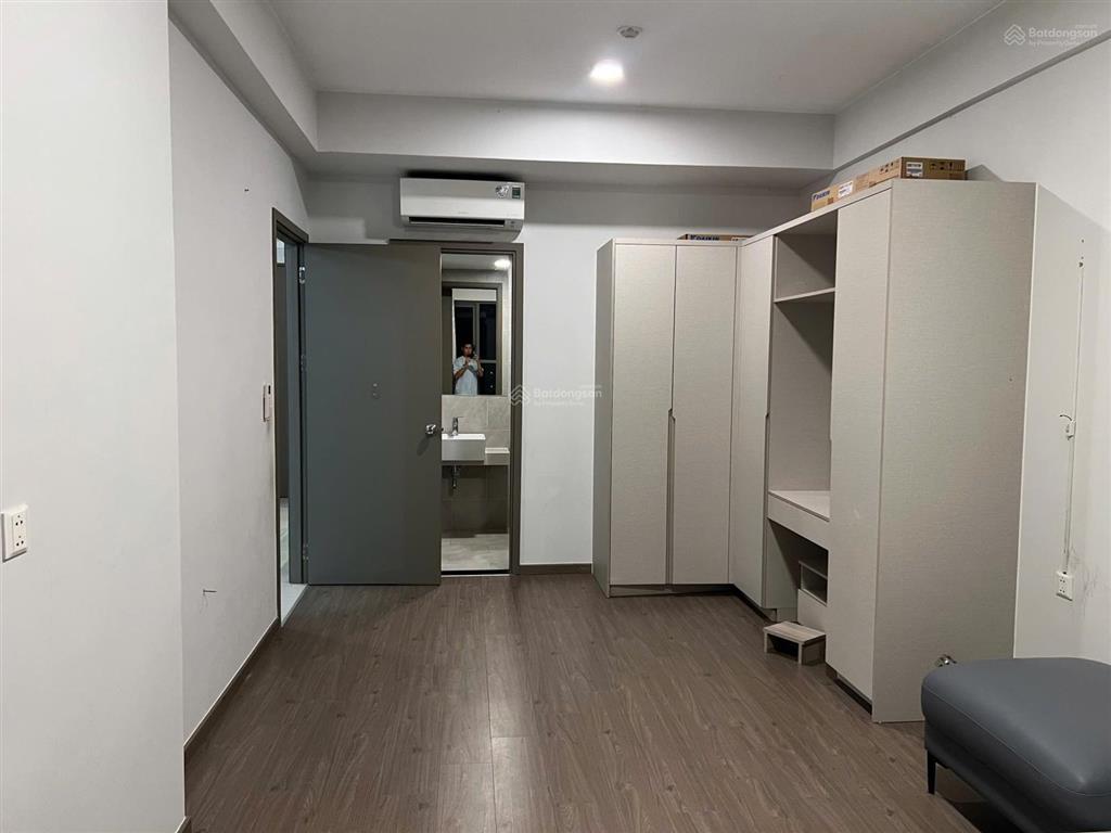 Bán căn 114m2 nội thất thiết kế + view công viên block d + giá 4.9 tỷ (102%) + tầng đẹp