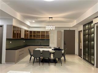 Bán căn 114m2 nội thất thiết kế + view công viên block d + giá 4.9 tỷ (102%) + tầng đẹp