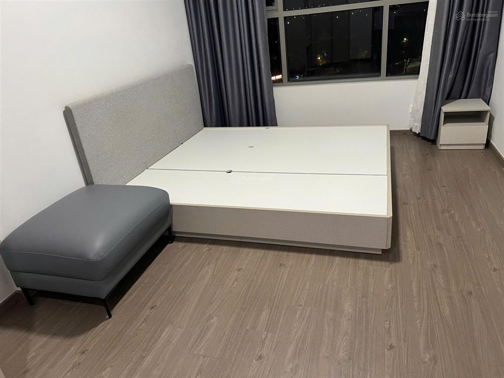 Bán căn 114m2 nội thất thiết kế + view công viên block d + giá 4.9 tỷ (102%) + tầng đẹp