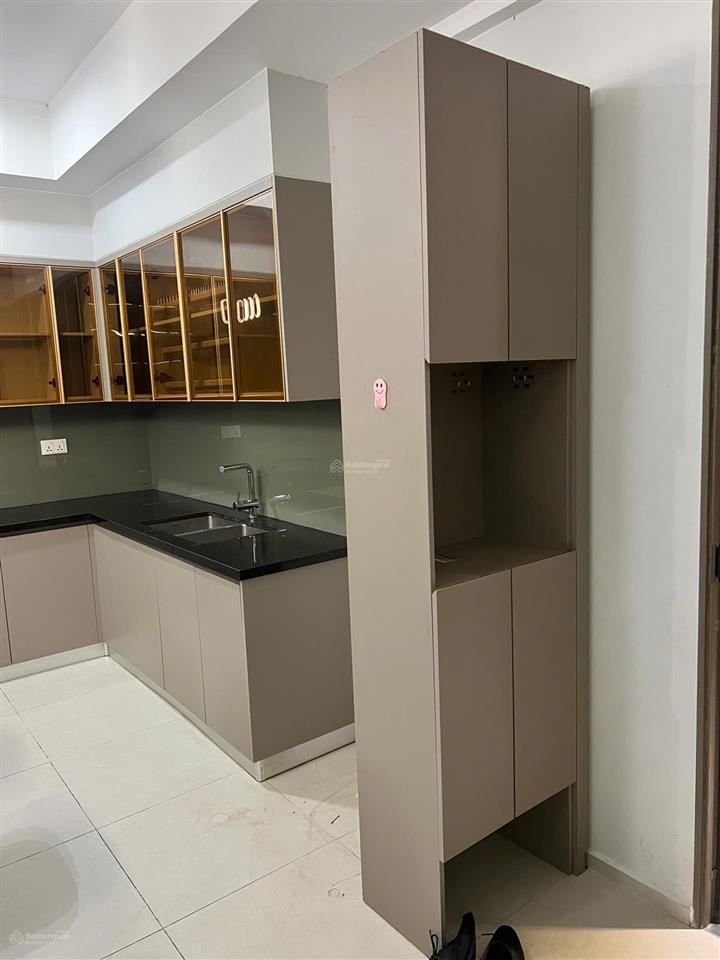 Bán căn 114m2 nội thất thiết kế + view công viên block d + giá 4.9 tỷ (102%) + tầng đẹp
